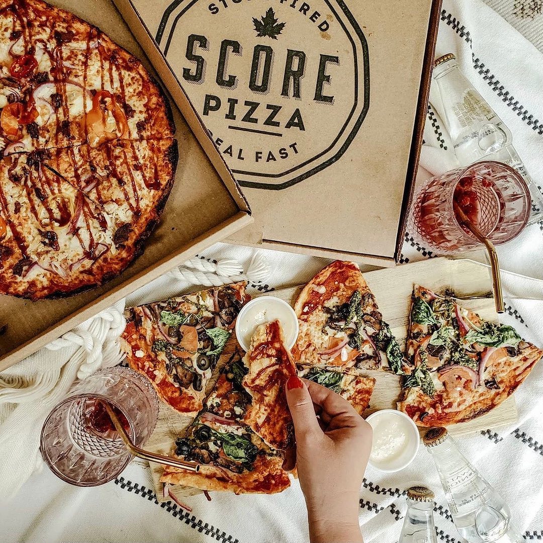 TEAM ORANGE SCORE'S SCORE PIZZA